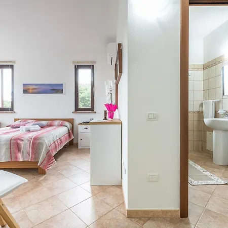 8 Beds In Not Far From The Sea Willa Stintino