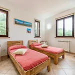 فيلة 8 Beds In Not Far From The Sea