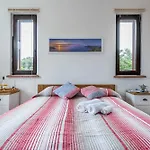 فيلة 8 Beds In Not Far From The Sea