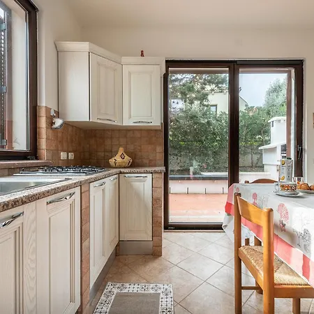 8 Beds In Not Far From The Sea Vila *