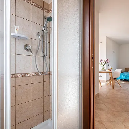 8 Beds In Not Far From The Sea *