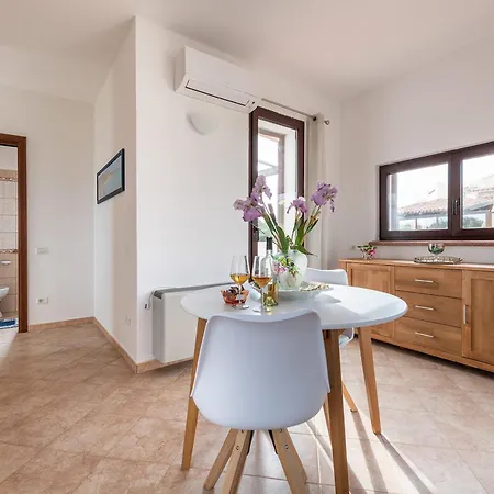 8 Beds In Not Far From The Sea *