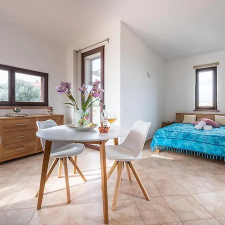 8 Beds In Not Far From The Sea Vila *