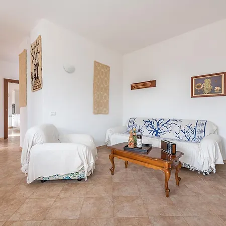 8 Beds In Not Far From The Sea *