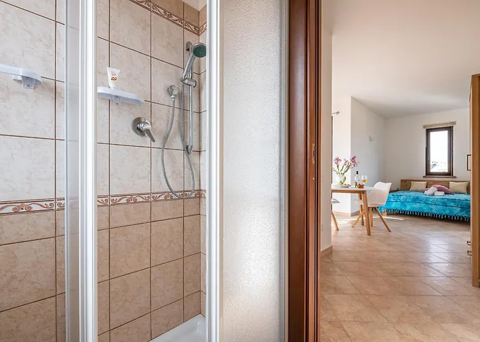 8 Beds In Not Far From The Sea *