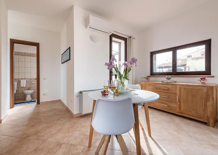 8 Beds In Not Far From The Sea *