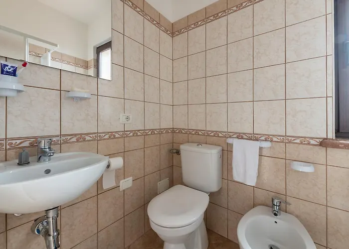 8 Beds In Not Far From The Sea