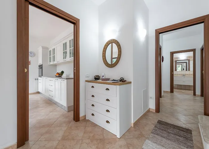 8 Beds In Not Far From The Sea Villa *