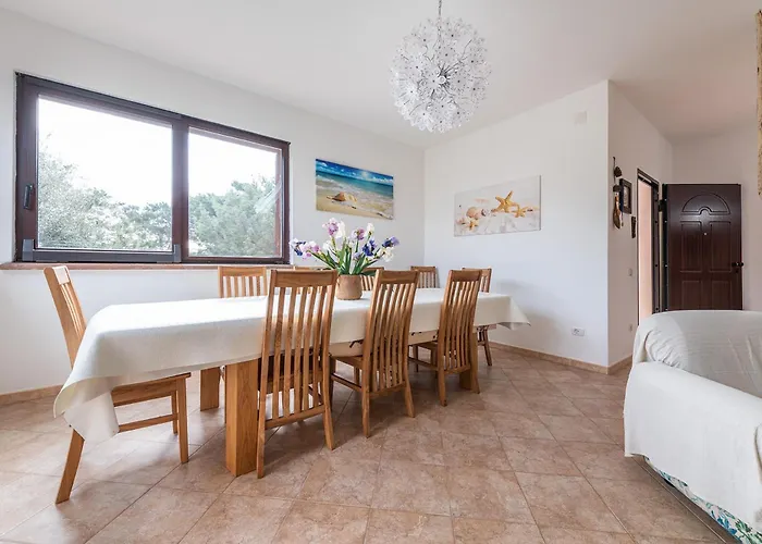 8 Beds In Not Far From The Sea Villa *